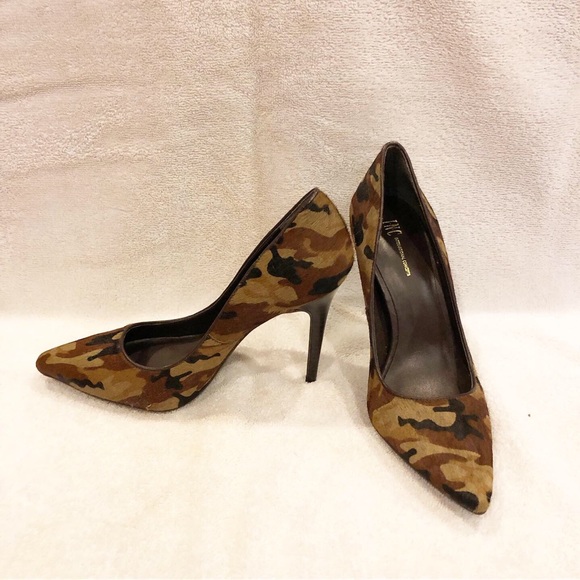 Shoes - Camo heels